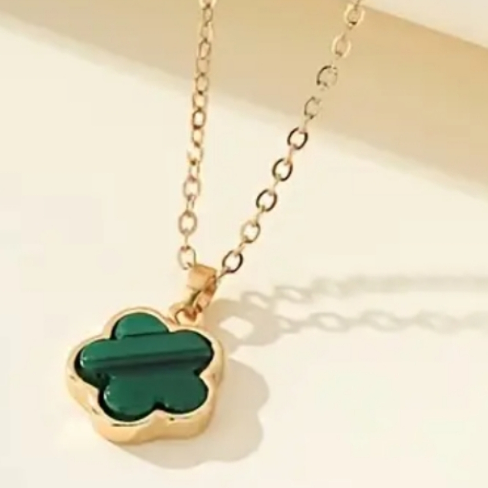 Clover Bracelet and Necklace Green Color - Picture 4 of 5